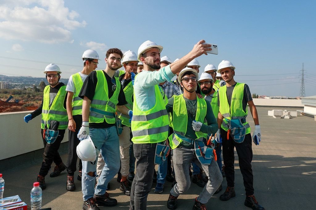 Students at TVET schools in Lebanon undergoing solar panel installation training (4)